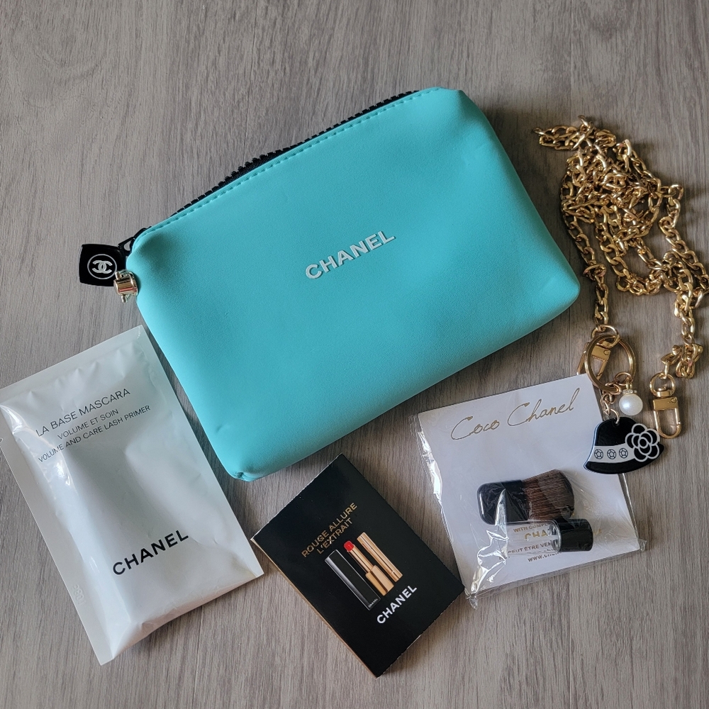 🟢Final Price!! 4pcs Chanel Beauty Tiffany Blue Cosmetic Pouch